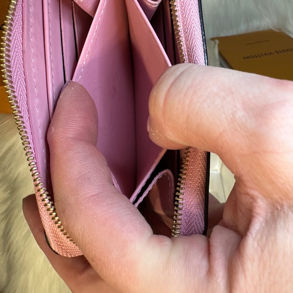 LIMITED EDITION Louis Vuitton Metallic Vernis Zippy - Picture 10 of 12